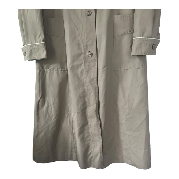 Windsor Bay Vintage 1980’s belted tan rain coat with zip out lining - Picture 5 of 16